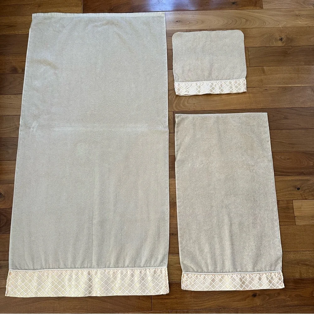 Vintage towel set of 3 towels. Made in USA